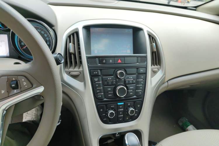 Used Buick GT 2012 GT 1.6L Automatic Fashion Edition Audio And AC Panel
