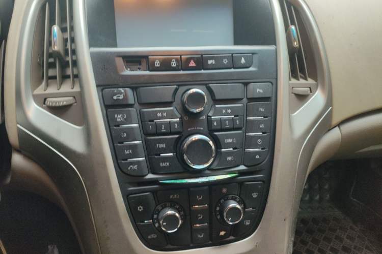 Used Buick GT 2012 GT 1.6L Automatic Fashion Edition Audio And AC Panel