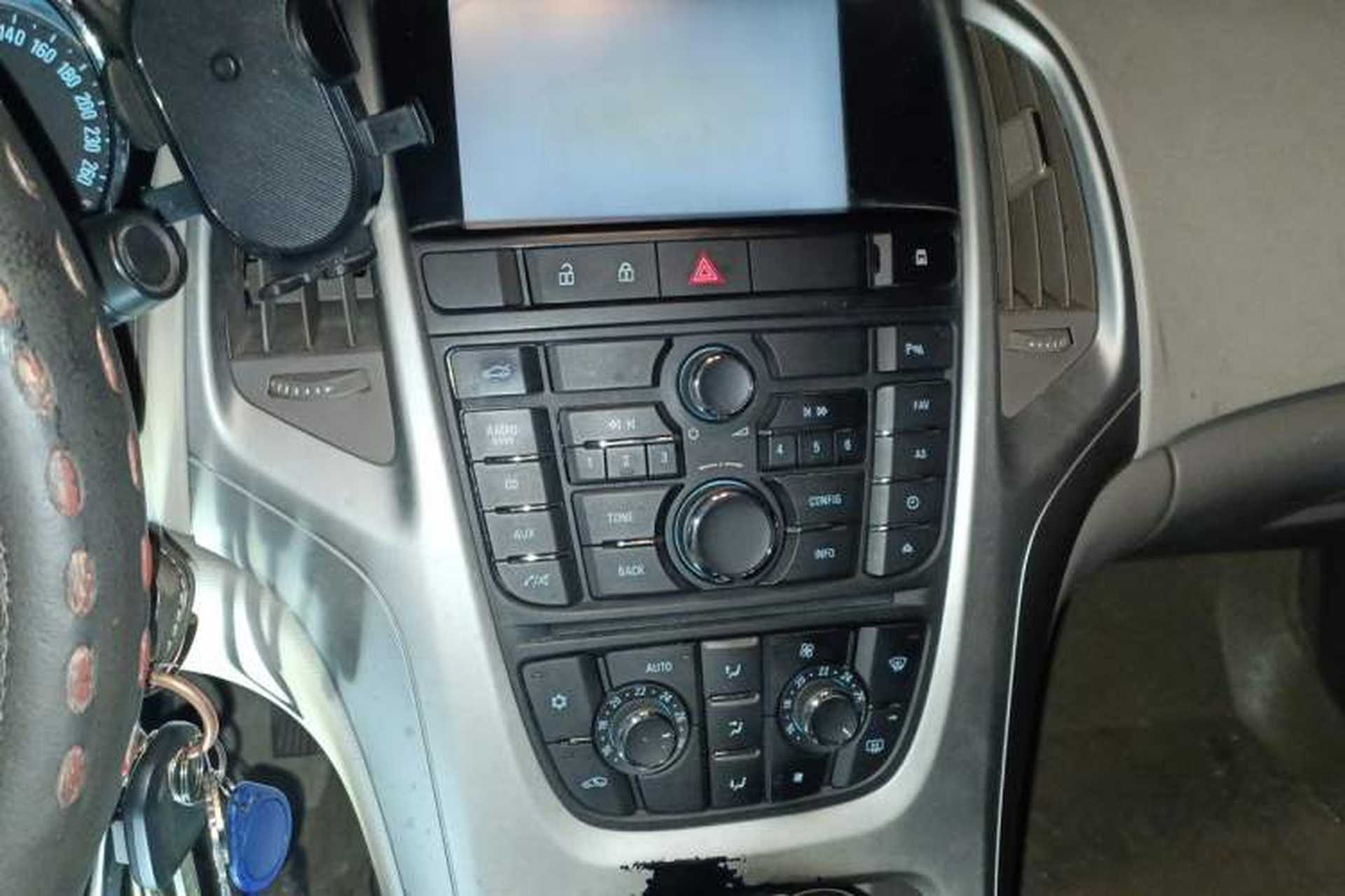 Used Buick GT 2012 GT 1.6L Automatic Fashion Edition Audio And AC Panel