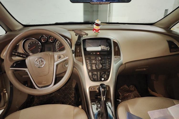 Used Buick GT 2012 GT 1.6L Automatic Fashion Edition Center Console