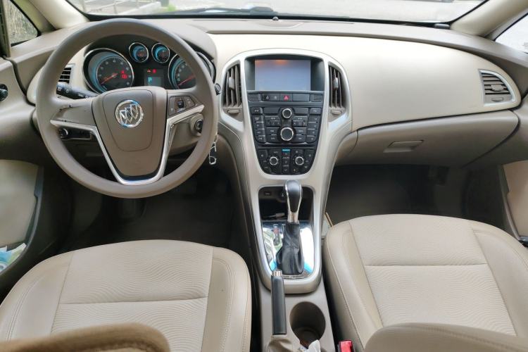 Used Buick GT 2012 GT 1.6L Automatic Fashion Edition Center Console
