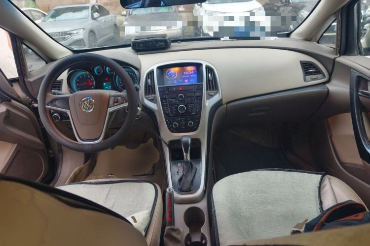Used Buick GT 2012 GT 1.6L Automatic Fashion Edition Center Console