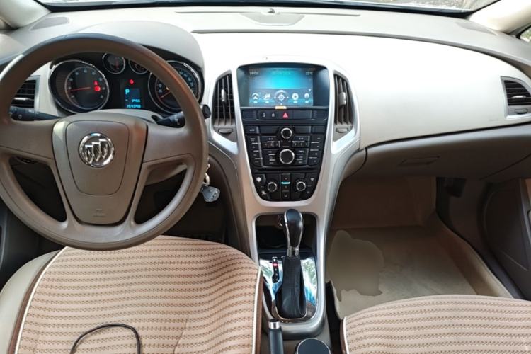 Used Buick GT 2012 GT 1.6L Automatic Comfort Edition Center Console
