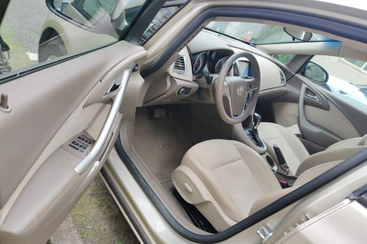 Used Buick GT 2012 GT 1.6L Automatic Fashion Edition Driver Seat