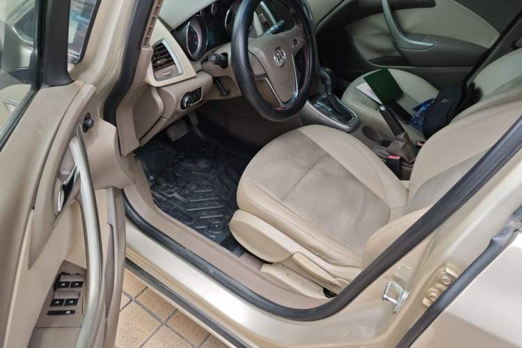 Used Buick GT 2012 GT 1.6L Automatic Fashion Edition Driver Seat