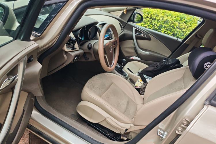 Used Buick GT 2012 GT 1.6L Manual Entry-Level Model Driver Seat