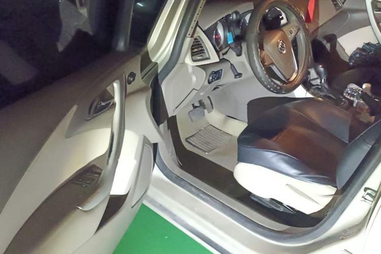 Used Buick GT 2012 GT 1.6L Automatic Fashion Edition Driver Seat