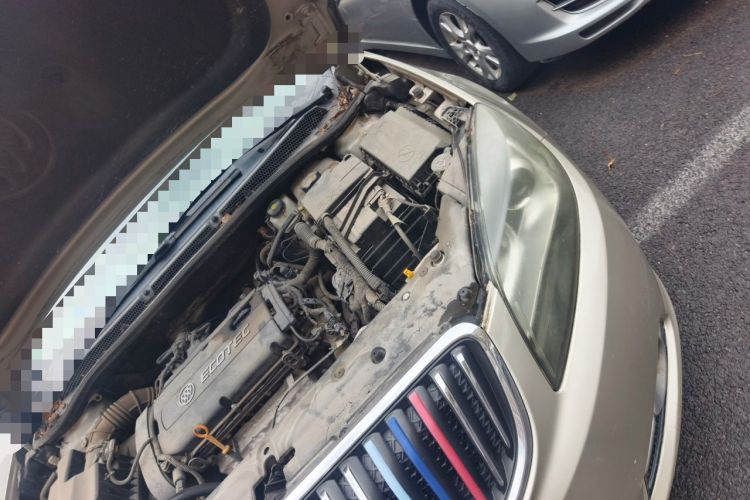Used Buick GT 2012 GT 1.6L Automatic Fashion Edition Engine Bay Left