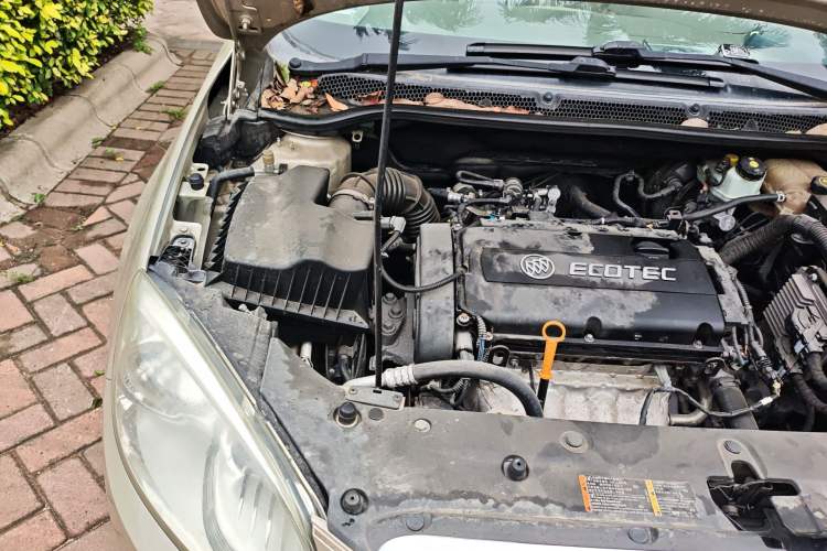 Used Buick GT 2012 GT 1.6L Manual Entry-Level Model Engine Bay Right