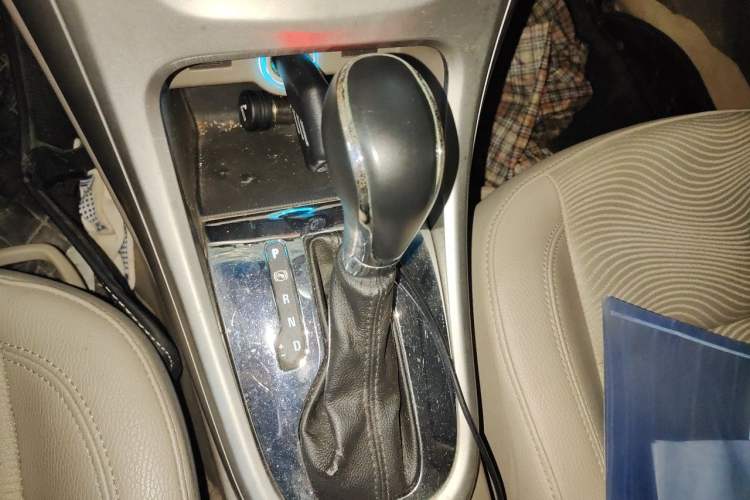 Used Buick GT 2012 GT 1.6L Automatic Fashion Edition Gear Lever
