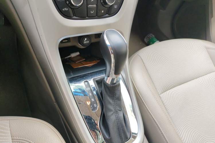 Used Buick GT 2012 GT 1.6L Automatic Fashion Edition Gear Lever