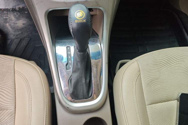Used Buick GT 2012 GT 1.6L Automatic Fashion Edition Gear Lever