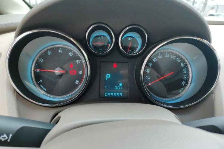Used Buick GT 2012 GT 1.6L Automatic Fashion Edition Instrument Cluster