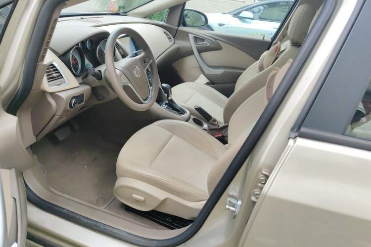 Used Buick GT 2012 GT 1.6L Automatic Fashion Edition Left Front Seat