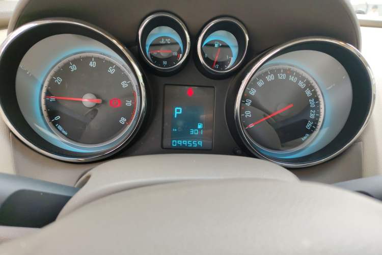 Used Buick GT 2012 GT 1.6L Automatic Fashion Edition Odometer Close Up