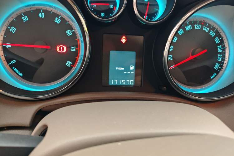 Used Buick GT 2012 GT 1.6L Manual Entry-Level Model Odometer Close Up