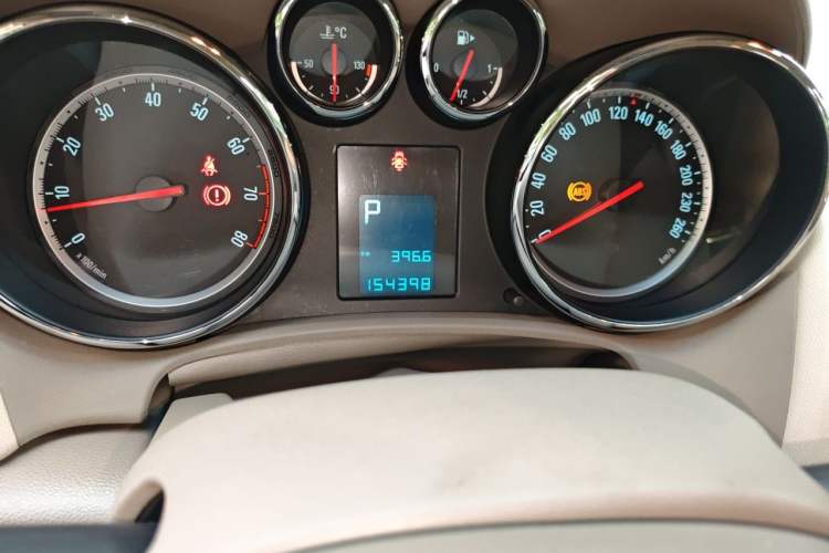 Used Buick GT 2012 GT 1.6L Automatic Comfort Edition Odometer Close Up