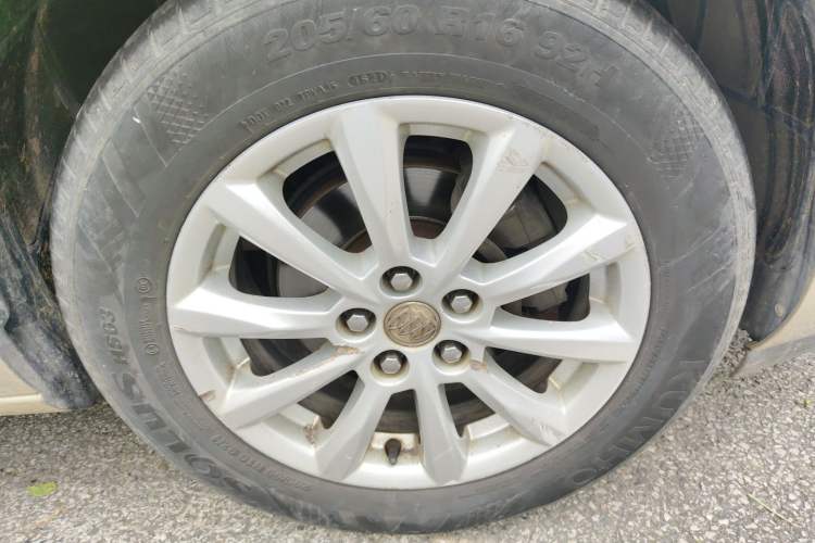 Used Buick GT 2012 GT 1.6L Automatic Fashion Edition Right Front Wheel Hub