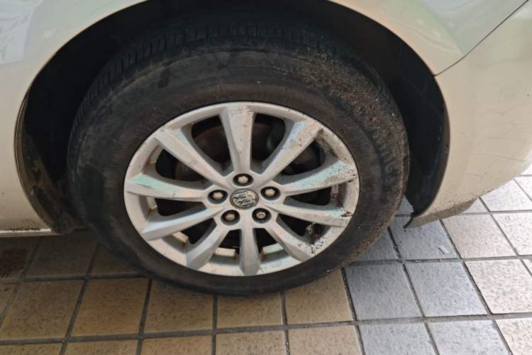 Used Buick GT 2012 GT 1.6L Automatic Fashion Edition Right Front Wheel Hub