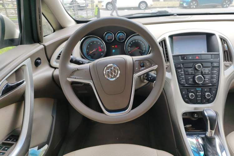 Used Buick GT 2012 GT 1.6L Automatic Fashion Edition Steering Wheel