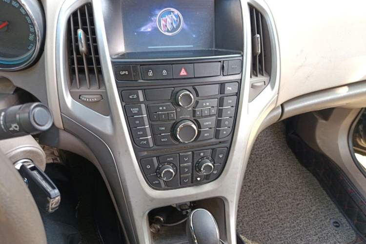 Used Buick GT 2013 GT 1.6L Automatic Fashion Edition Audio And AC Panel