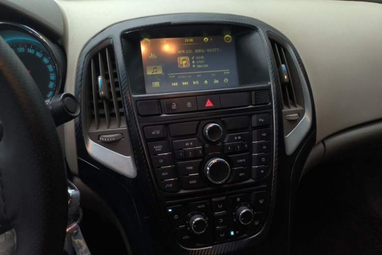 Used Buick GT 2013 GT 1.6L Manual Entry-Level Model Audio And AC Panel