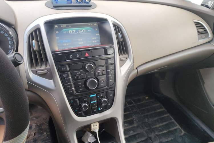 Used Buick GT 2013 GT 1.6L Manual Entry-Level Model Audio And AC Panel