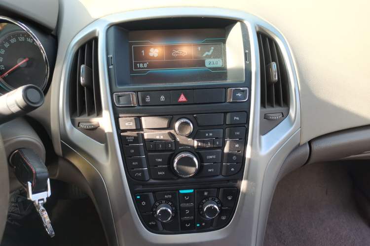 Used Buick GT 2013 GT 1.6L Automatic Fashion Edition Audio And AC Panel