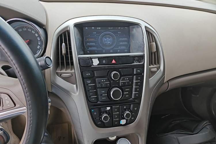 Used Buick GT 2013 GT 1.6L Automatic Fashion Edition Audio And AC Panel