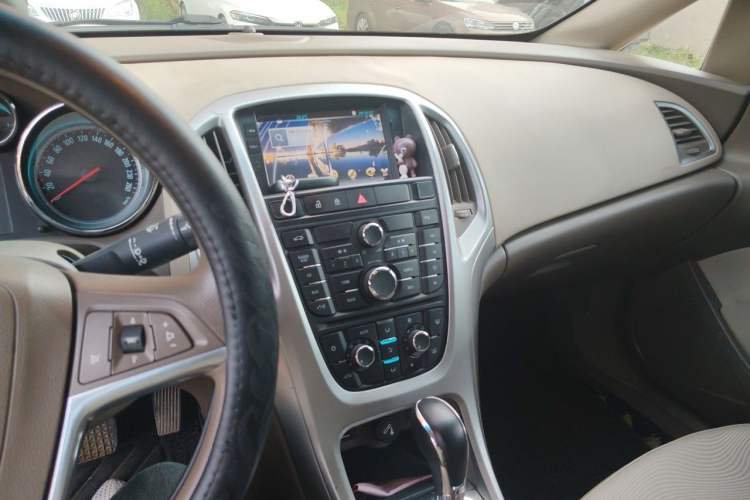 Used Buick GT 2013 GT 1.6L Automatic Fashion Edition Audio And AC Panel