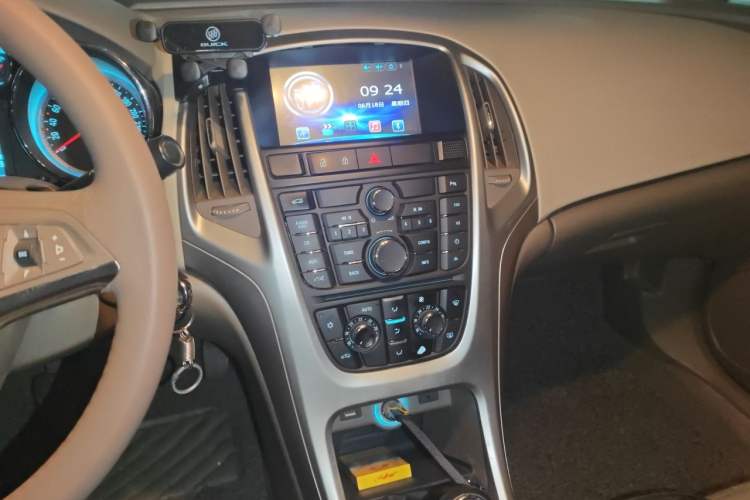 Used Buick GT 2013 GT 1.6L Manual Entry-Level Model Audio And AC Panel
