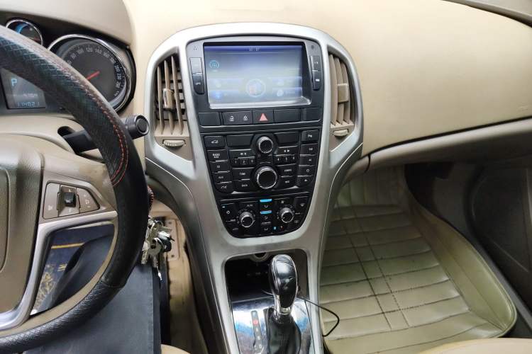 Used Buick GT 2013 GT 1.6L Automatic Fashion Edition Audio And AC Panel