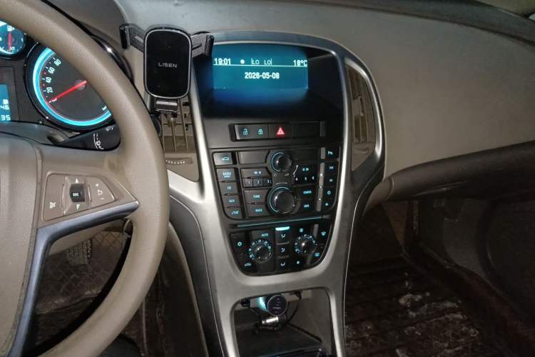 Used Buick GT 2013 GT 1.6L Manual Entry-Level Model Audio And AC Panel