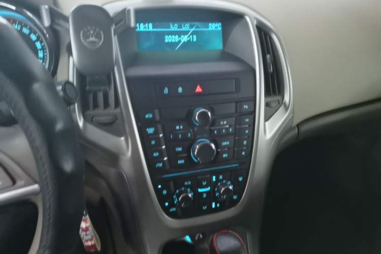 Used Buick GT 2013 GT 1.6L Automatic Fashion Edition Audio And AC Panel