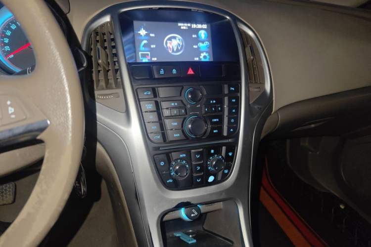 Used Buick GT 2013 GT 1.6L Manual Entry-Level Model Audio And AC Panel