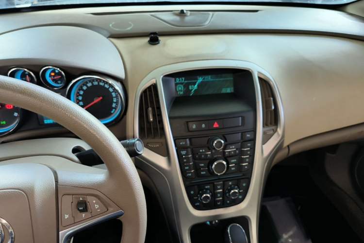 Used Buick GT 2013 GT 1.6L Automatic Fashion Edition Audio And AC Panel