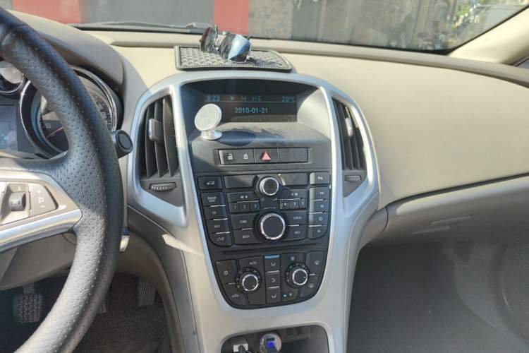 Used Buick GT 2013 GT 1.6L Manual Entry-Level Model Audio And AC Panel