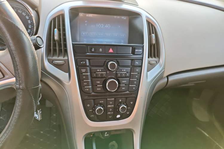 Used Buick GT 2013 GT 1.6L Manual Entry-Level Model Audio And AC Panel