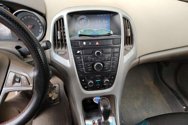 Used Buick GT 2013 GT 1.6L Automatic Fashion Edition Audio And AC Panel