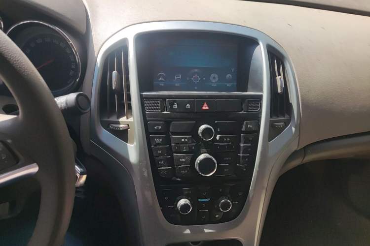 Used Buick GT 2013 GT 1.6L Manual Comfort Edition Audio And AC Panel