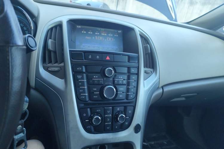 Used Buick GT 2013 GT 1.6L Manual Entry-Level Model Audio And AC Panel