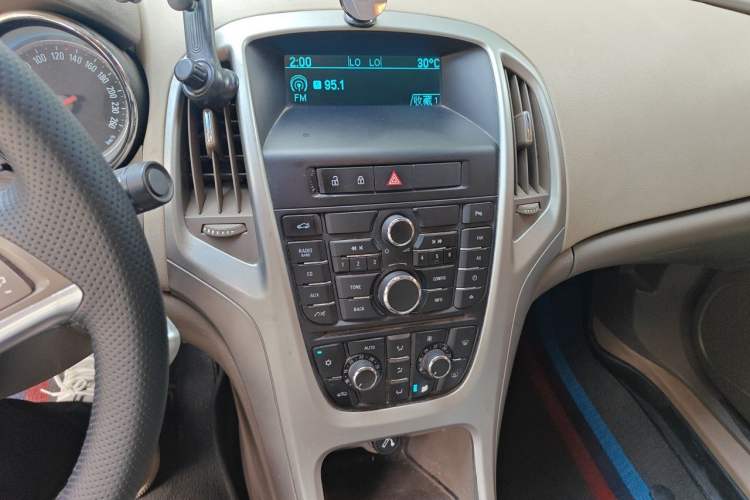 Used Buick GT 2013 GT 1.6L Manual Entry-Level Model Audio And AC Panel
