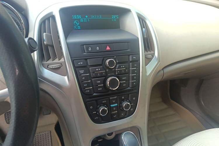Used Buick GT 2013 GT 1.6L Automatic Fashion Edition Audio And AC Panel