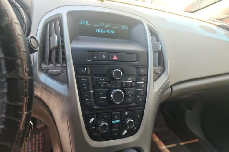 Used Buick GT 2013 GT 1.6L Automatic Fashion Edition Audio And AC Panel