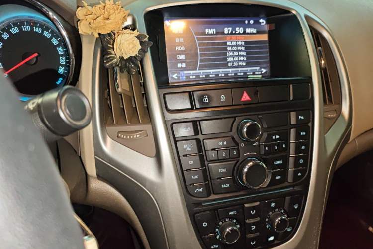 Used Buick GT 2013 GT 1.6L Automatic Fashion Edition Audio And AC Panel