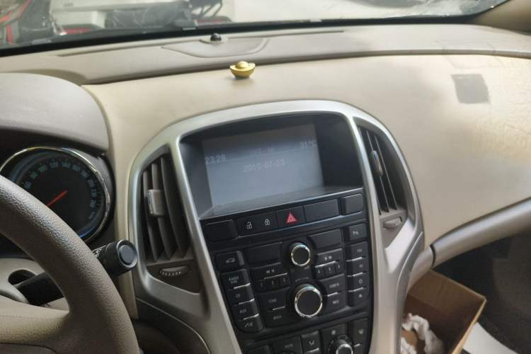 Used Buick GT 2013 GT 1.6L Automatic Fashion Edition Audio And AC Panel