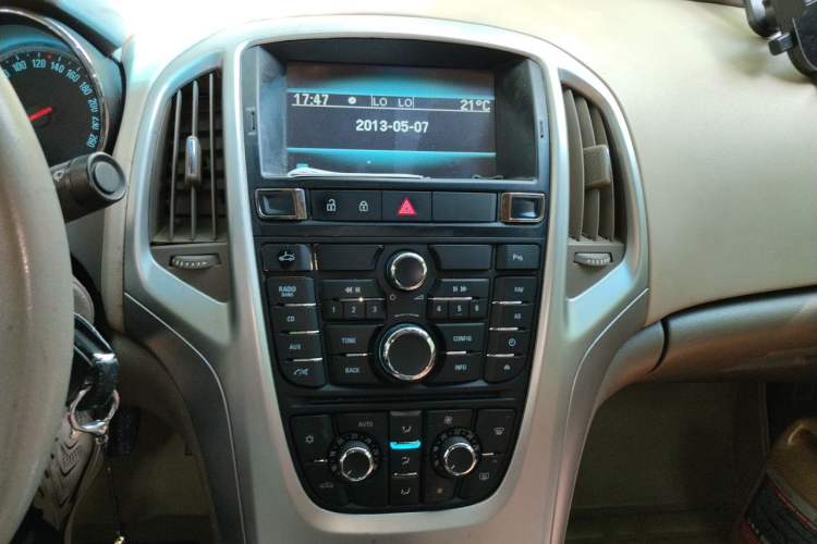 Used Buick GT 2013 GT 1.6L Automatic Fashion Edition Audio And AC Panel