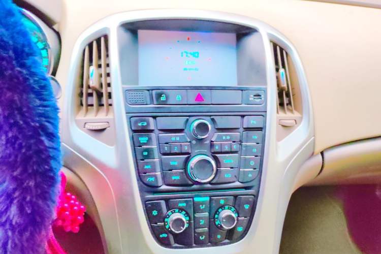 Used Buick GT 2013 GT 1.6L Automatic Fashion Edition Audio And AC Panel