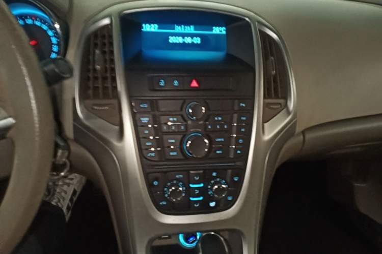 Used Buick GT 2013 GT 1.6L Automatic Fashion Edition Audio And AC Panel