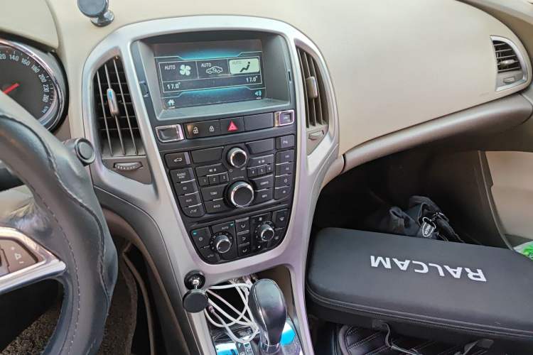 Used Buick GT 2013 GT 1.6L Automatic Fashion Edition Audio And AC Panel